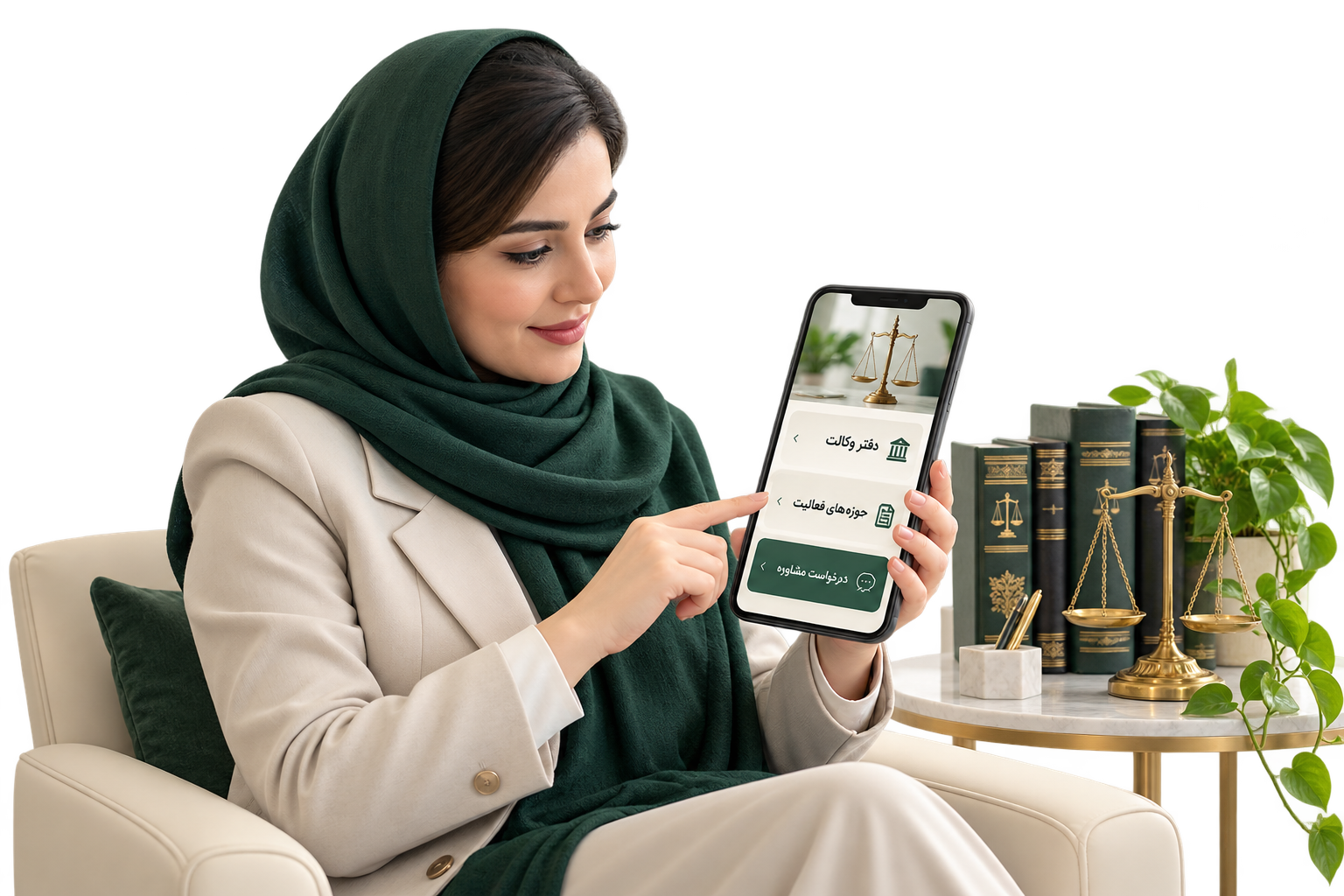 مراجعه‌کننده در فضای خصوصی در حال بررسی سایت وکیل روی موبایل