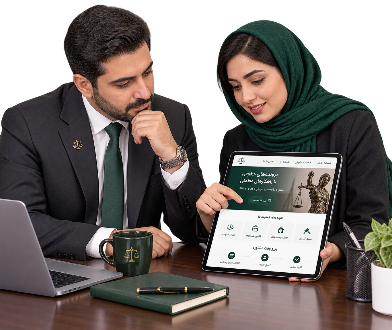 همکاری وکیل و طراح در بررسی صفحه خدمات حقوقی و مسیر تماس